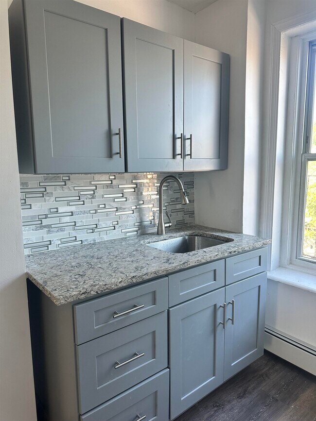 Building Photo - 340 2ND St