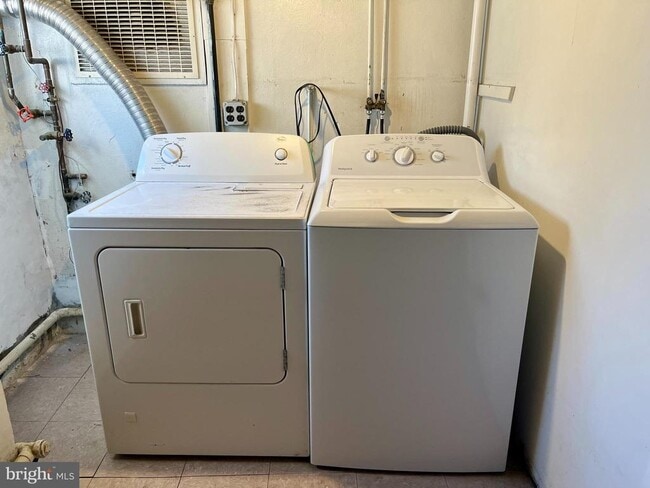 Building Photo - 16 Eldridge Ave