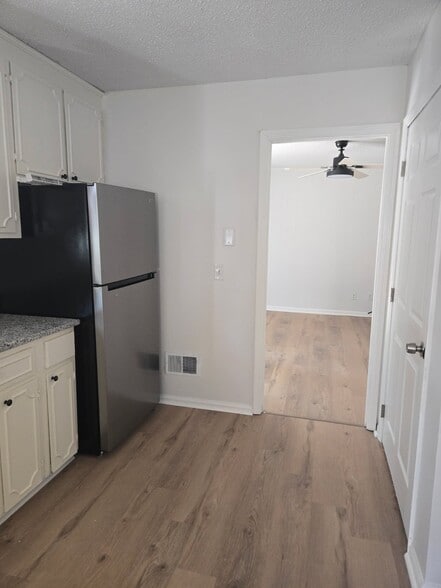 Building Photo - 436 N Royal Tower Dr