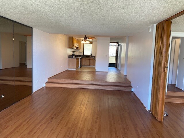 Building Photo - 521 Hahaione St