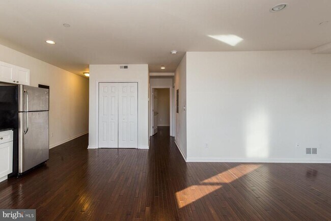 Building Photo - 1429 Poplar St