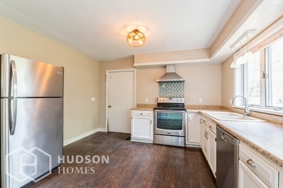 Building Photo - NOW AVAILABLE! 17 Amy Drive, Fort Edward, ...