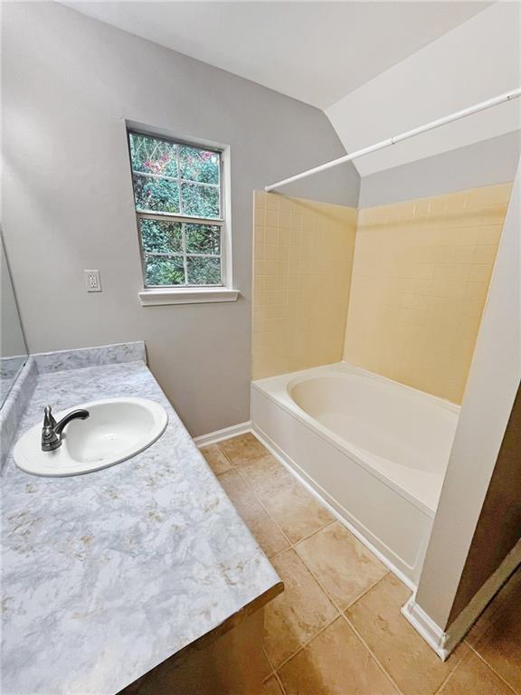 Building Photo - 6640 Saganaw Dr