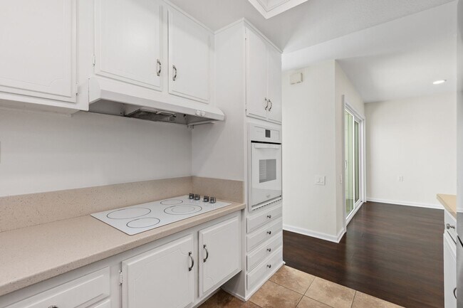 Building Photo - 2322 Via Puerta