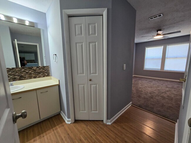 Building Photo - 6752 Willowbrook Dr