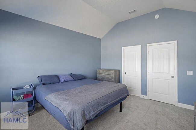 Building Photo - 413 Mcclelland Lp NE