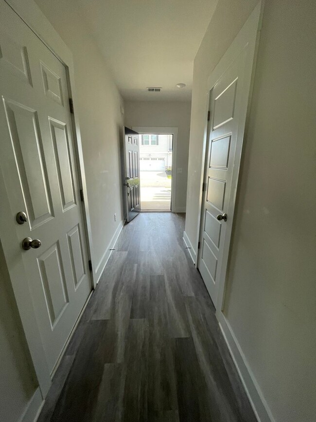 Building Photo - 3 Bedroom 2.5 Bath Townhome in Greer !!