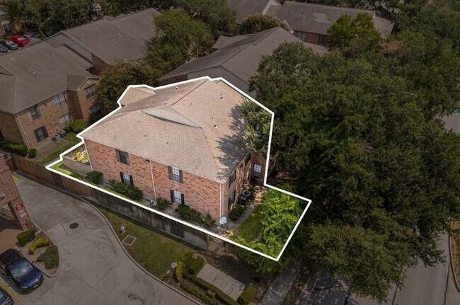 Building Photo - 2255 Braeswood Park Dr