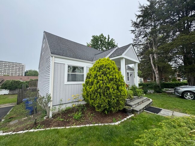 Building Photo - 165 Greenfield Dr