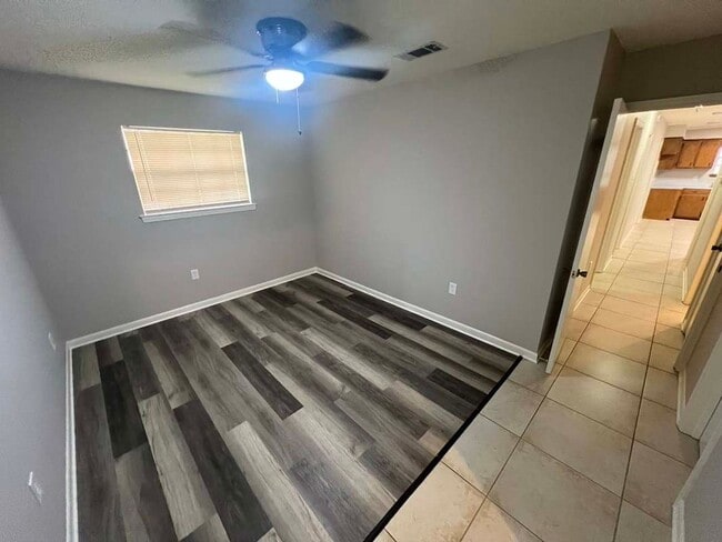 Building Photo - 1114 Willow Creek Dr