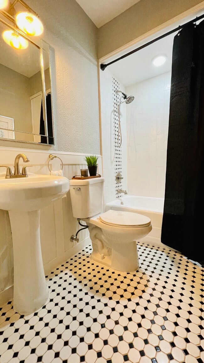 Building Photo - 2784 Post St