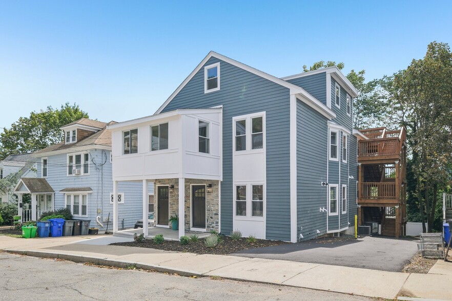 Building Photo - 34 Larch St