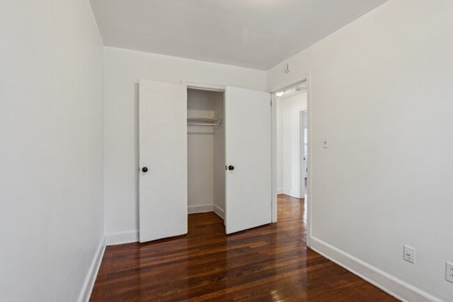 Building Photo - Christopher Shores