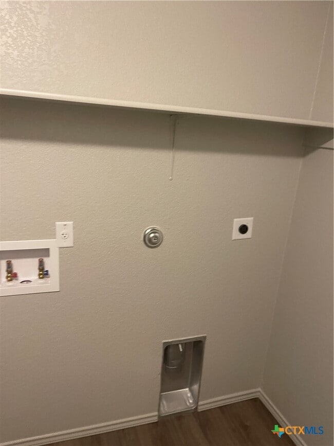 Building Photo - 547 Lost Trl