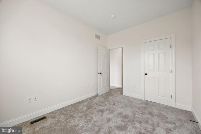 Building Photo - 715 Pony Ln