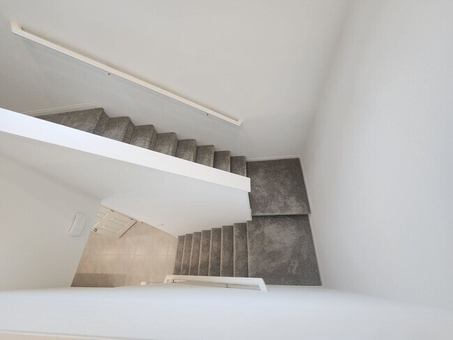 Building Photo - WOW Four Bedroom in North Summerlin!