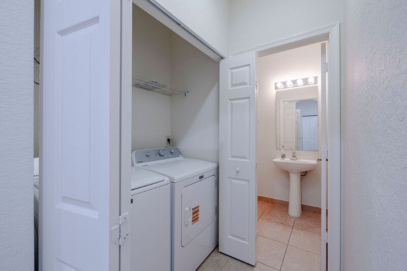 Building Photo - 805 Middleton Dr SW