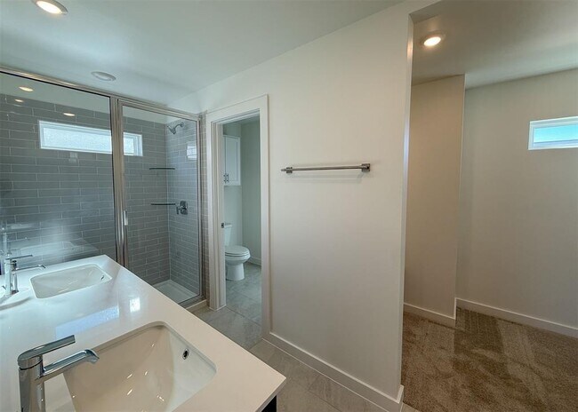 Building Photo - 13112 Maplewood Ave