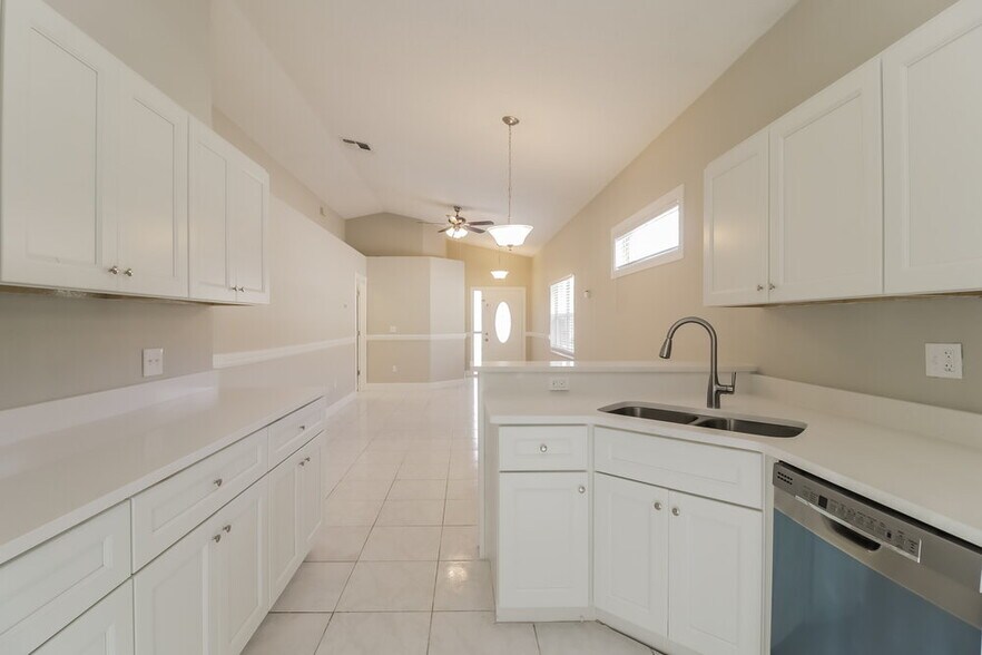 Building Photo - 6340 Tidewave St