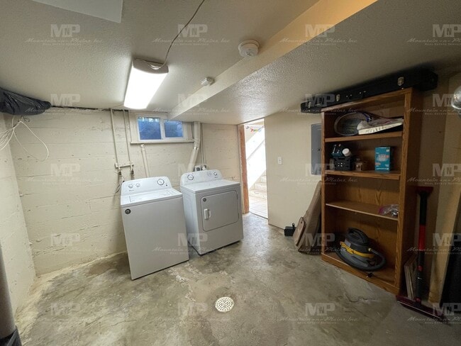 Building Photo - 511 1/2 S Grant Ave