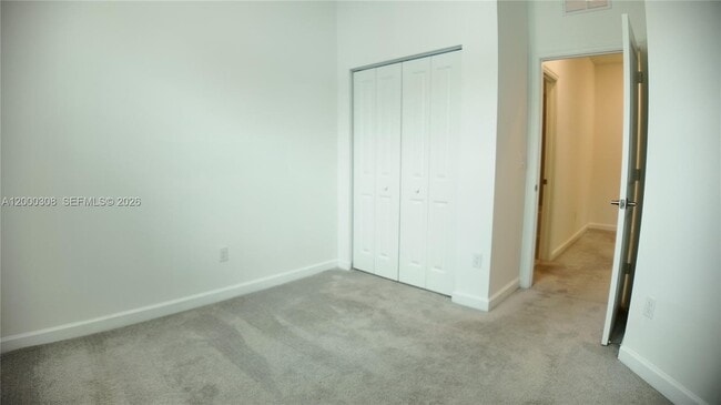 Building Photo - 4612 Hollister Ave