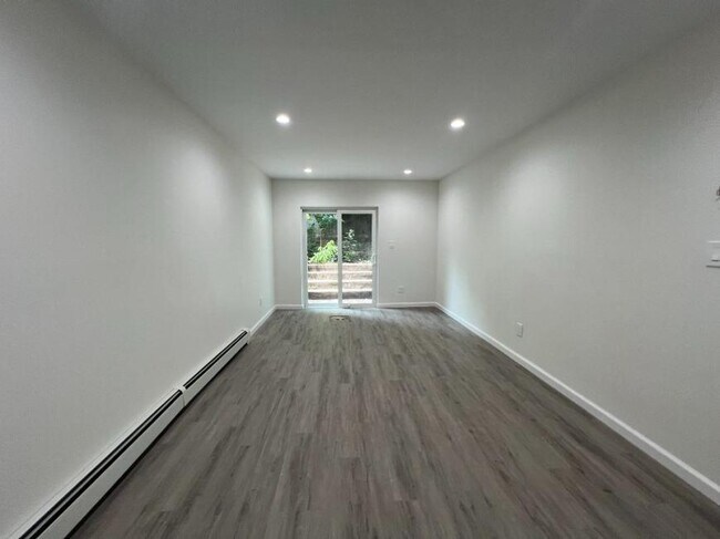 Building Photo - 1 bedroom in WOODSIDE NY 11377
