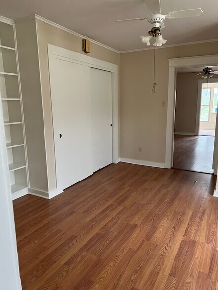 Bedroom - 208 E Twohig Ave