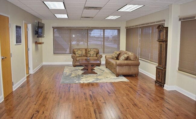 Primary Photo - 850 Engineers Rd