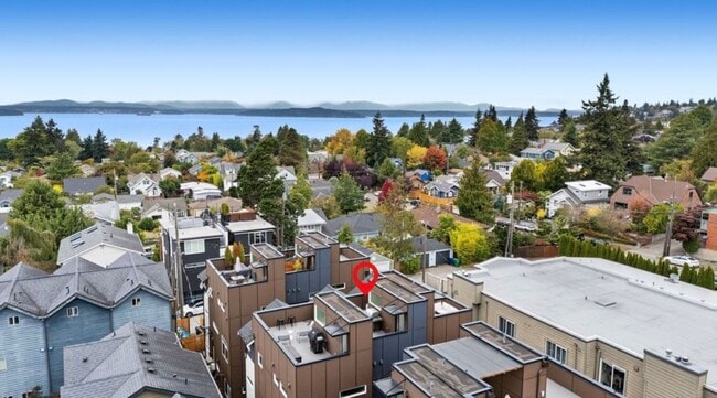 Building Photo - 5915 B California Ave SW-