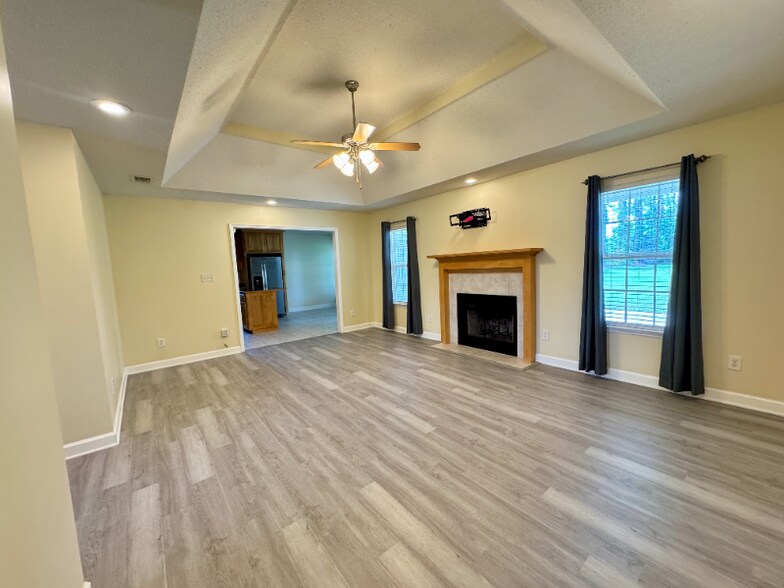 Building Photo - 3863 Heather Way
