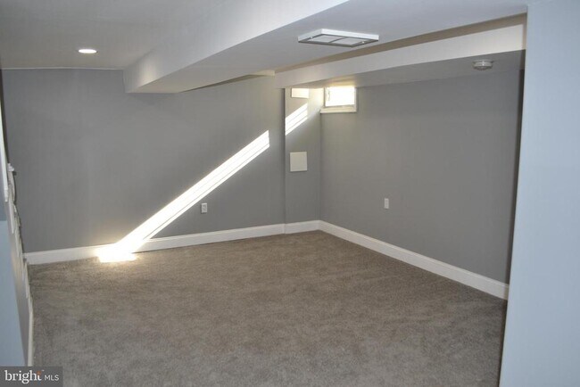 Building Photo - 7448 Durwood Rd
