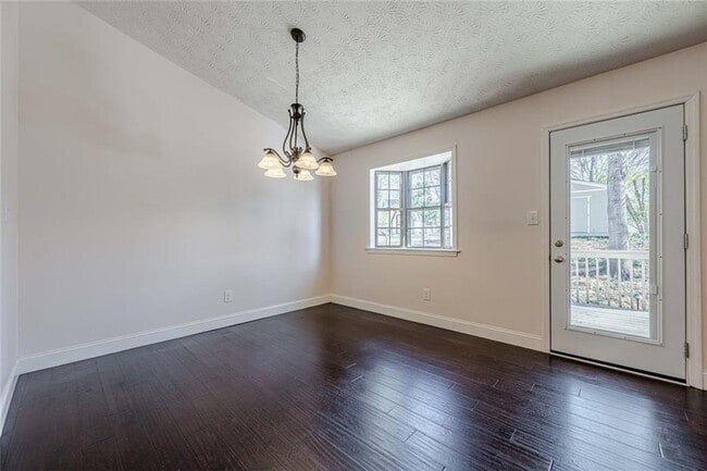 Building Photo - 2491 Redfield Dr