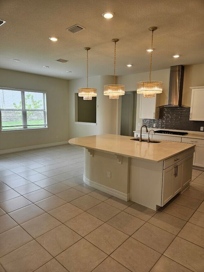Building Photo - LAKE EMMA SOUND-1369 PATTERSON TER LAKE MA...