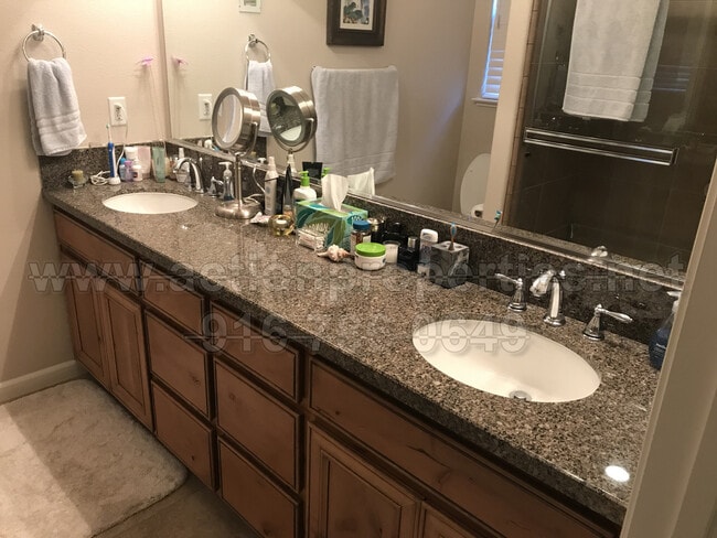 Building Photo - Gated Community - Single Story - 3 Bed, 2 ...
