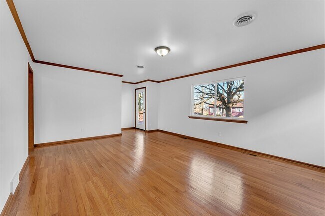 Building Photo - 515 W Holly St