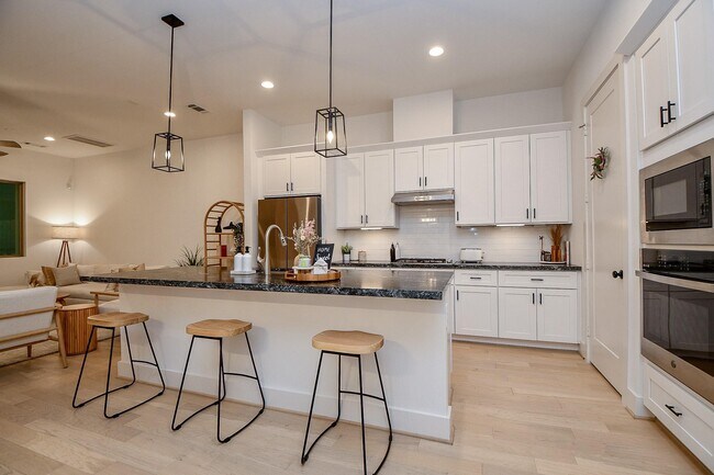 Building Photo - 4403 Greeley St