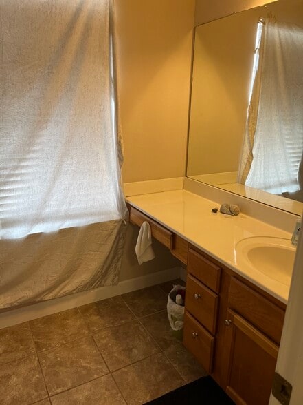 Building Photo - 1315 Saint Andrews Ln