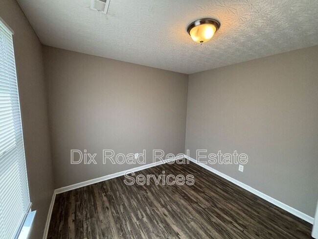 Building Photo - 209 Wexford Dr