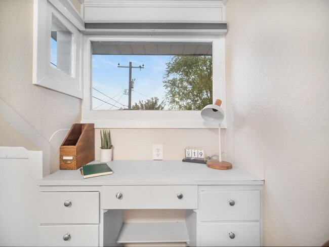 Building Photo - Boho Chic Loft (Furnished)