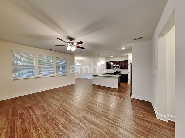 Building Photo - 2854 Chapel Hill Rd