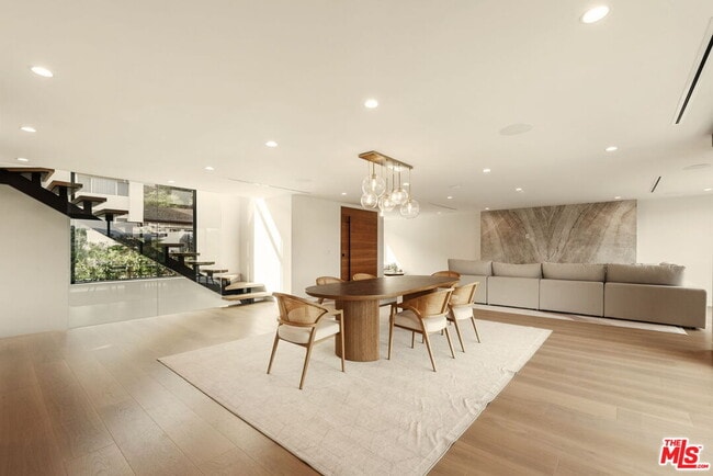 Building Photo - 2422 Apollo Dr