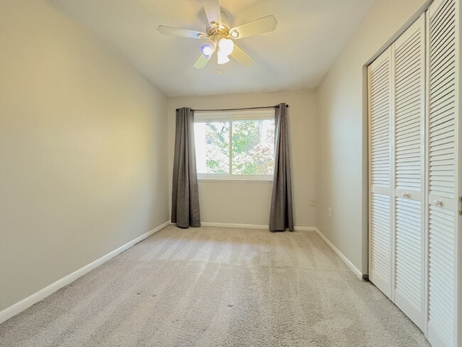 Building Photo - Charming Reston Townhome in a Prime Location