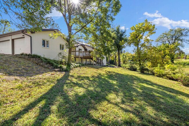 Building Photo - 515 NW D St