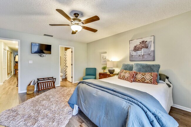 Building Photo - 11222 Hutchison Blvd