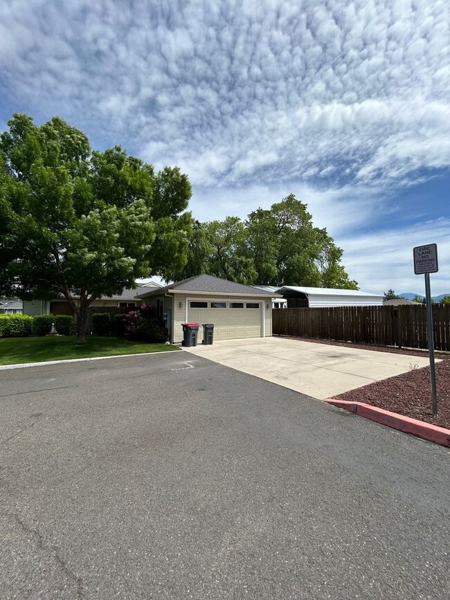 Building Photo - Coming Soon!!Three Bedroom for lease in Me...