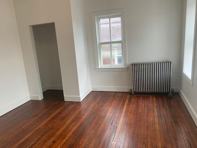 Building Photo - 1 Bedroom Top Floor Apartment-York City SD