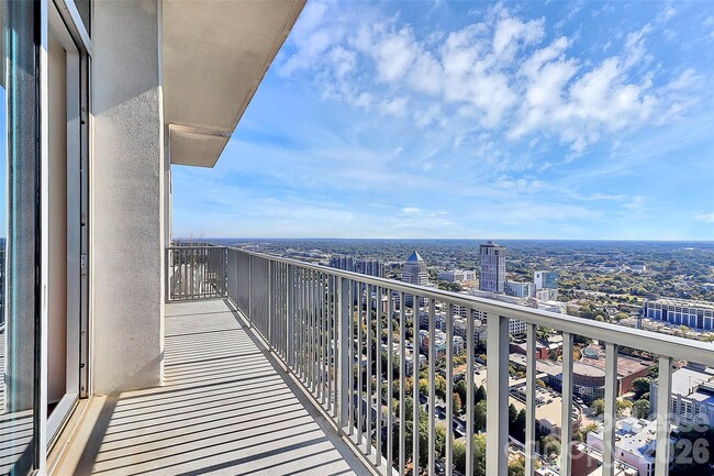 Building Photo - 215 N Pine St