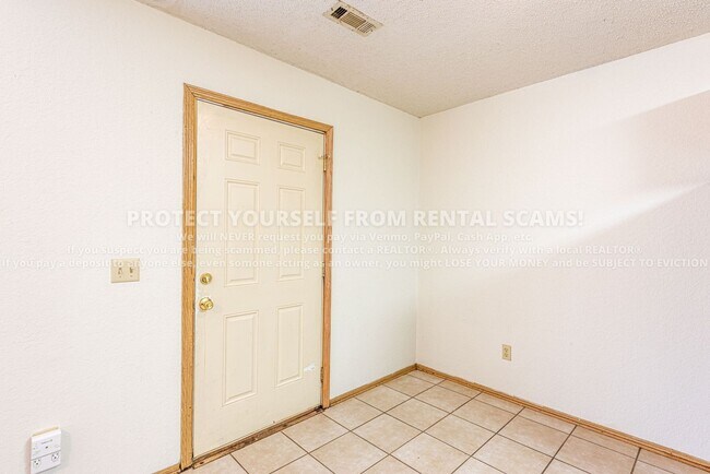 Building Photo - 684 W Martha Dr