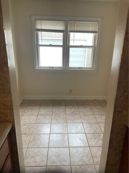 Building Photo - 374 Belvedere Ave NE