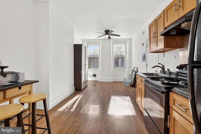 Building Photo - 1733 W Oxford St